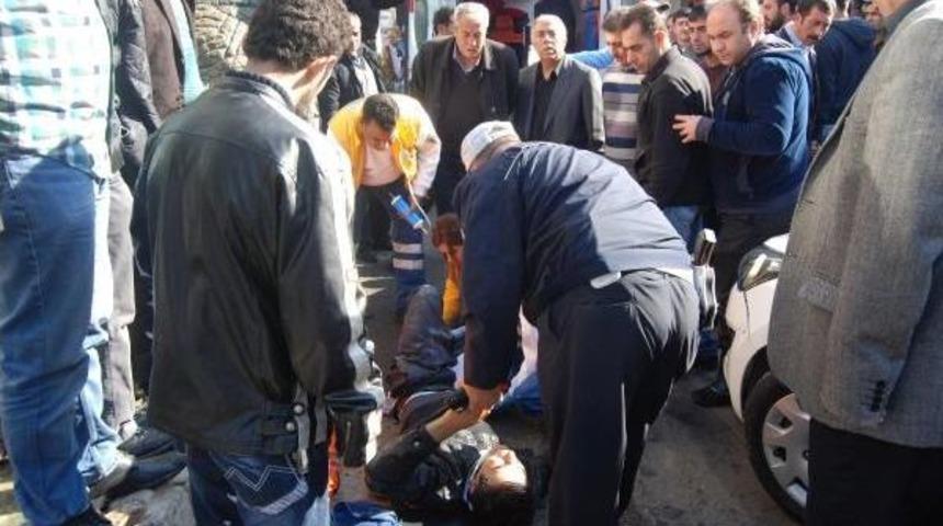 OTOMOBİLLE &Ccedil;ARPIŞAN MOTOSİKLETİN S&Uuml;R&Uuml;C&Uuml;S&Uuml; YARALANDI