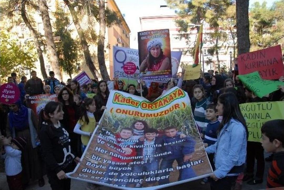 Kadınlar, Şiddete Karşı Y&uuml;r&uuml;d&uuml;