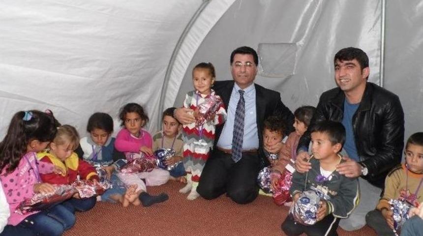 Yezidi &Ccedil;ocuklara Oyuncak