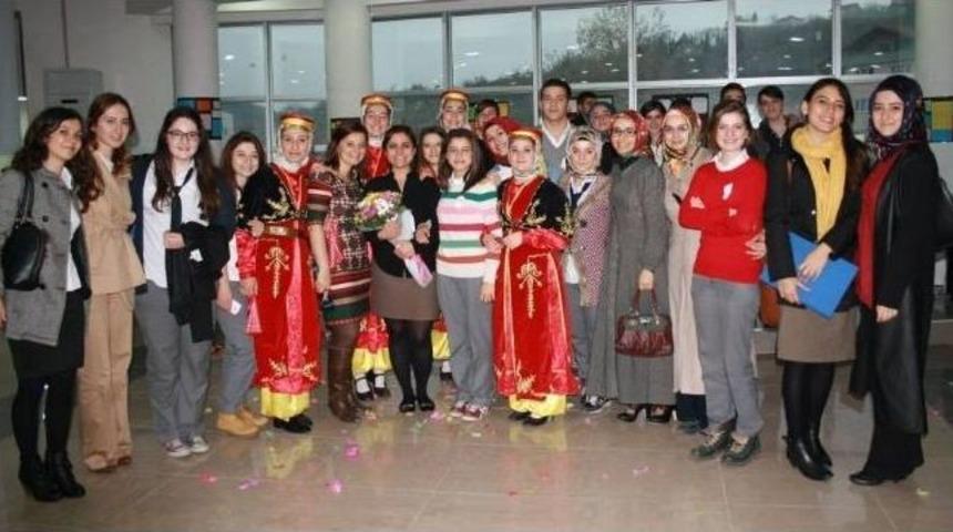 Felsefe Nedir Sorusuna Verilen Cevaplar G&uuml;l&uuml;msetti