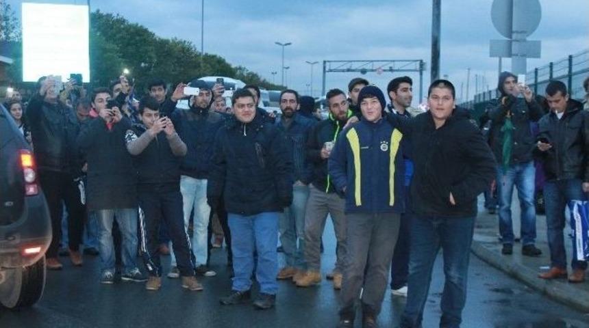 Volkan Demirel&rsquo;e Yalova&rsquo;da Sevgi Seli