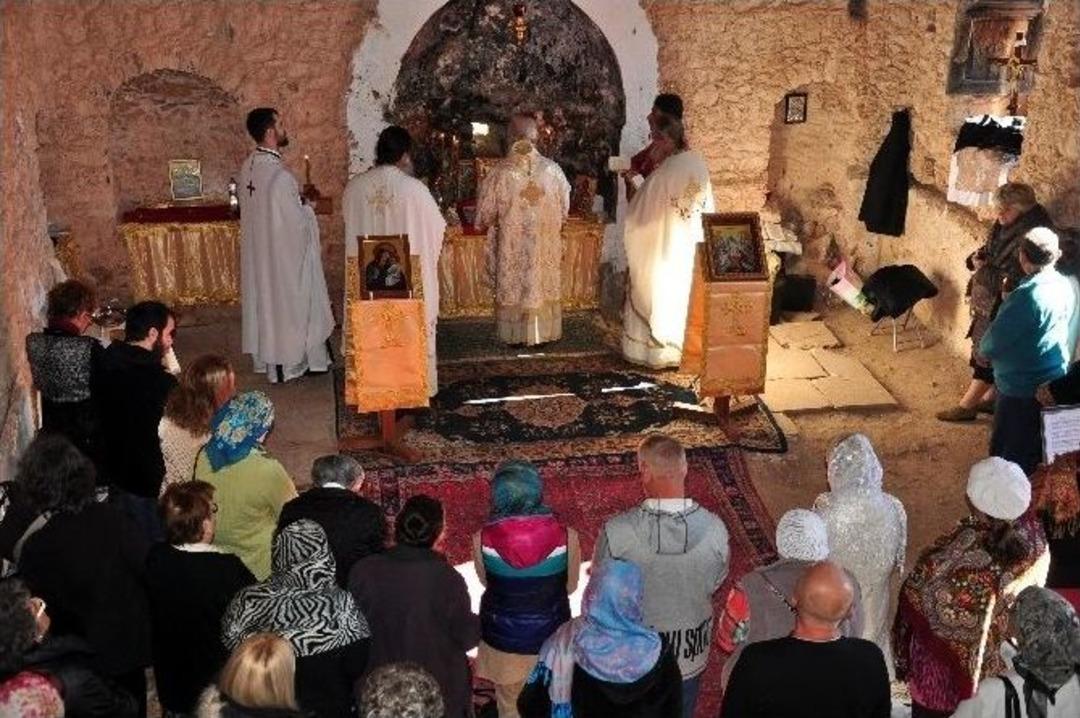 Tarihi Kilisede Pazar Ayini