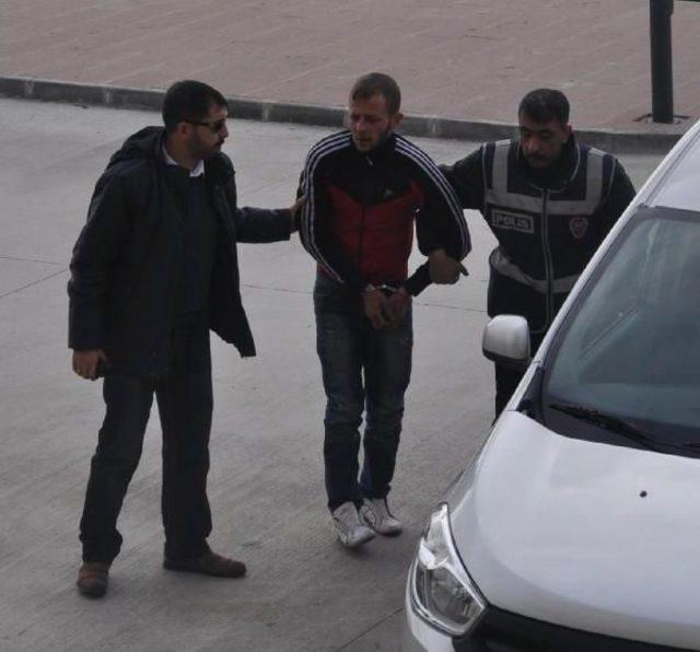 EMANET OTOMOBİLLE KAZA YAPTI, GELEN KUZENİNİ BI&Ccedil;AKLA &Ouml;LD&Uuml;RD&Uuml; 1