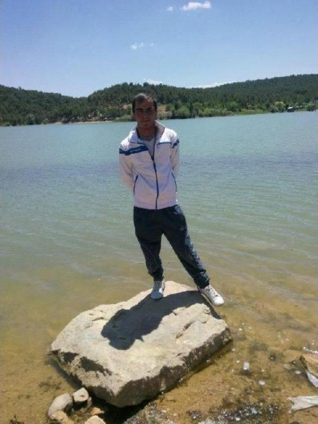 EMANET OTOMOBİLLE KAZA YAPTI, GELEN KUZENİNİ BI&Ccedil;AKLA &Ouml;LD&Uuml;RD&Uuml; 3