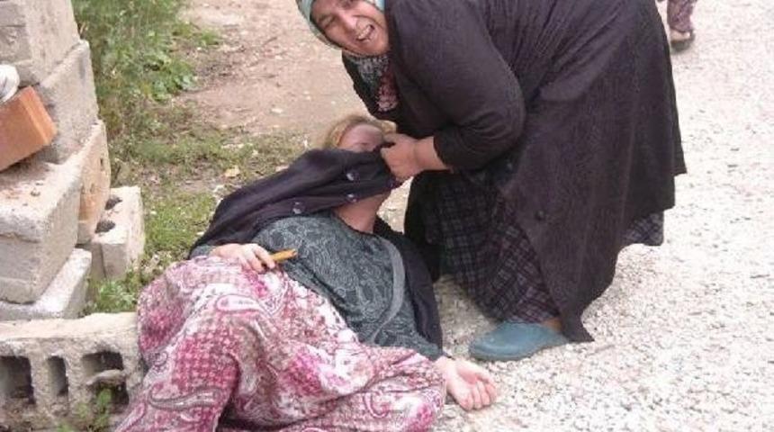 MİNİB&Uuml;SLE MOTOKİSLET &Ccedil;ARPIŞTI: 2 YARALI