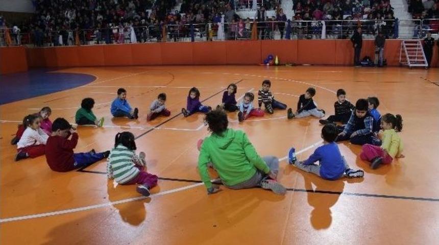 &Uuml;sk&uuml;dar Belediyesi Kış Spor Okulunu Hizmete A&ccedil;tı