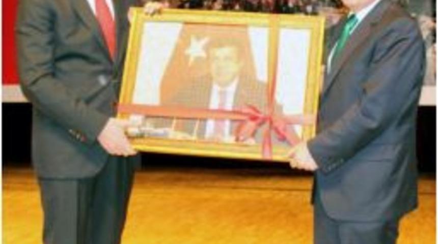BAKAN ZEYBEKCİ: BİR ZAMANIN ORAK &Ccedil;EKİ&Ccedil;LİLERİ ŞİMDİ MİLLİYET&Ccedil;İLİK TASLIYOR (2)