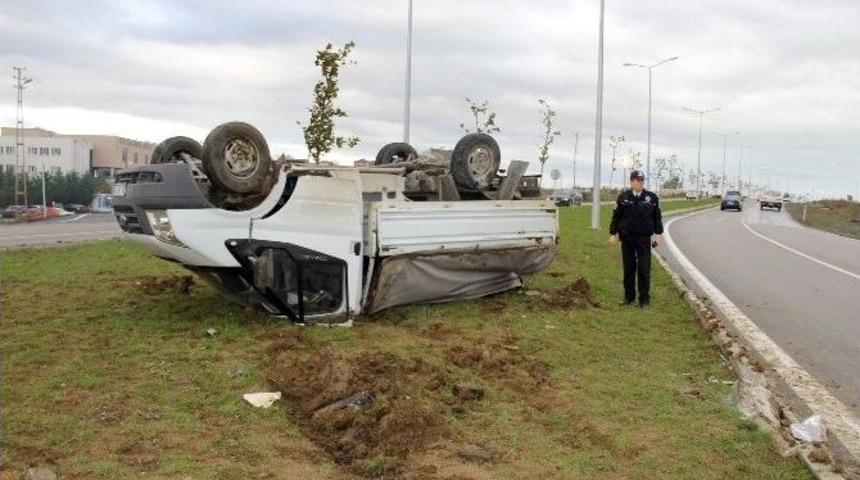 İnşaat İş&ccedil;ileri Kaza Yaptı: 3 Yaralı