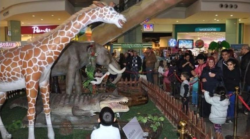&Ccedil;ocuklar Tekira&rsquo;da Dev Oyuncak Hayvanlarla Buluştu
