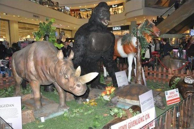 &Ccedil;ocuklar Tekira&rsquo;da Dev Oyuncak Hayvanlarla Buluştu 1