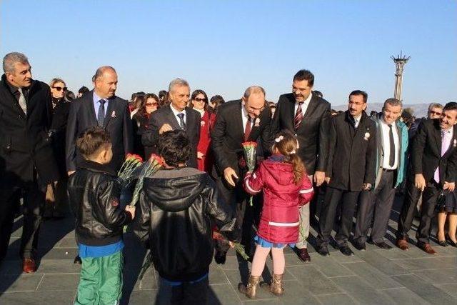 İzmir, Öğretmenler Gününü Kutladı