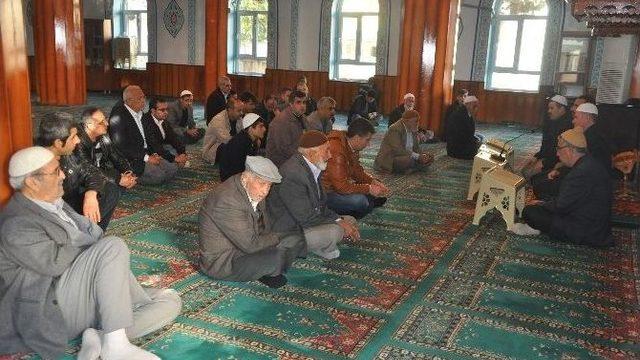 Vefat Eden Öğretmenler İçin Mevlut Okutuldu