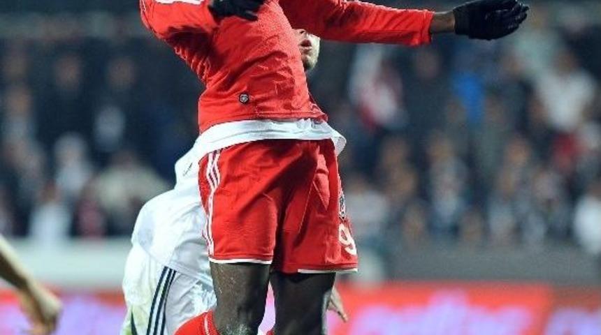 Kartal, Demba Ba İle U&ccedil;uyor
