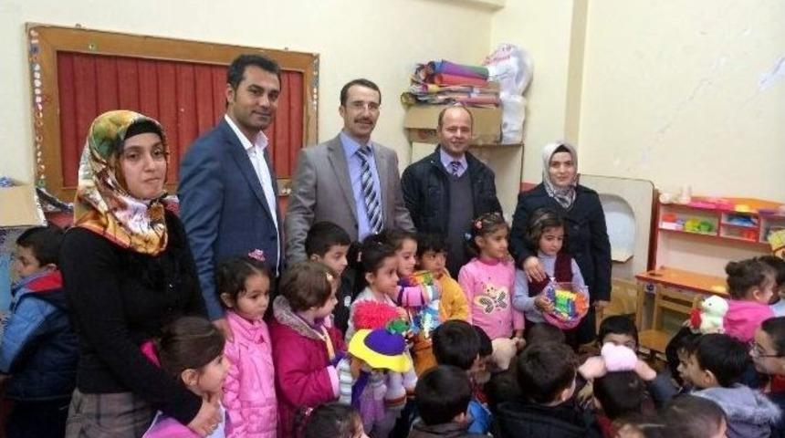 Anaokulu &Ouml;ğrencilerinden &Ouml;rnek Davranış