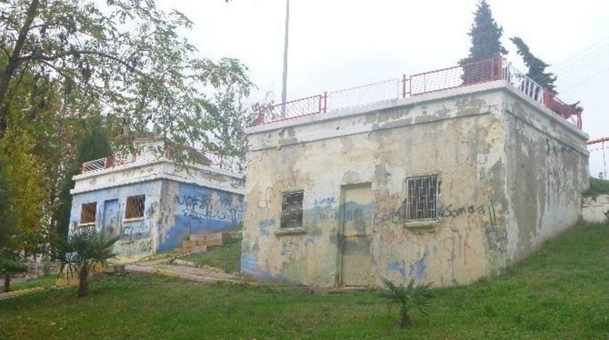 Yazı Tahtasına D&ouml;nen Su Depolarının Dış Duvarları Boyandı