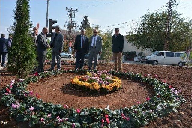 Refüjlere Çiçek Ekiliyor 1