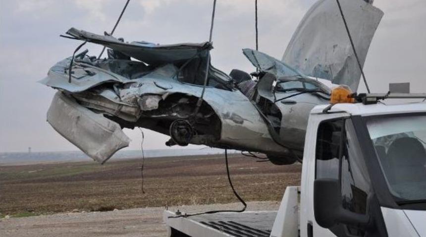 Trafik Kazası Bir Aileyi Yok Etti