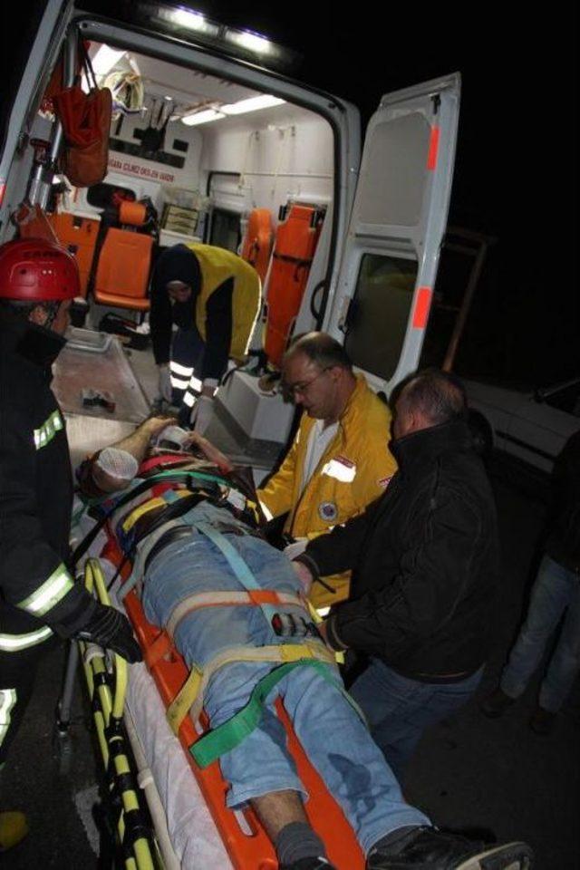 KAMYONA &Ccedil;ARPAN OTOMOBİL S&Uuml;R&Uuml;C&Uuml;S&Uuml; YARALANDI 2