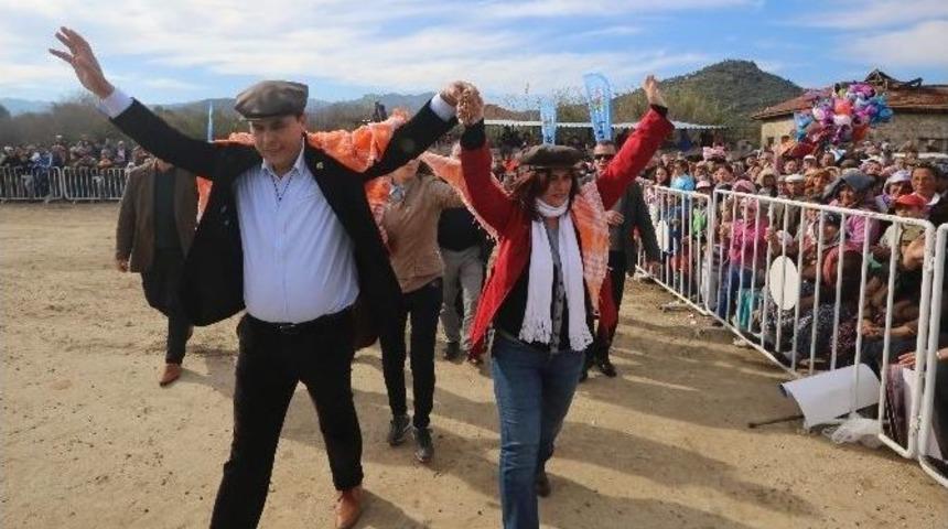 Başkan &Ccedil;er&ccedil;ioğlu, Karpuzlu Deve G&uuml;reşlerine Katıldı