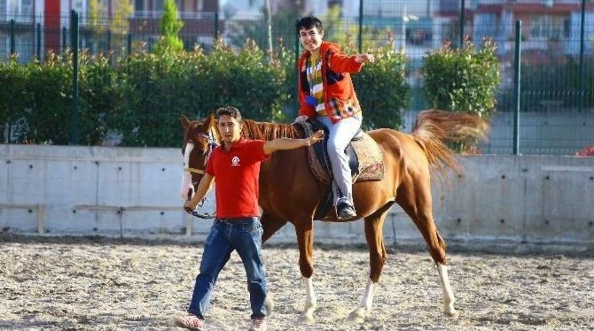 Denizli&rsquo;de 7 Bin &Ccedil;ocuk Binicilik Kursuna Katıldı