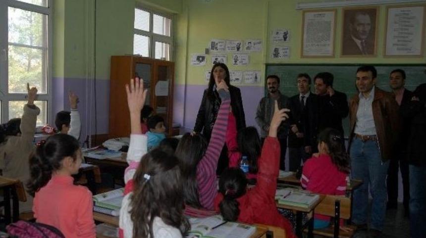 Ak Parti&rsquo;li Beyaz&rsquo;dan &Ouml;ğretmenlere 24 Kasım Ziyareti