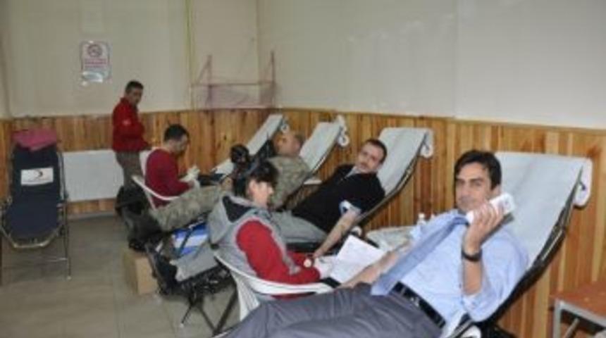 Koyulhisar&rsquo;da &Ouml;ğretmenler Kan Bağışında Bulundu