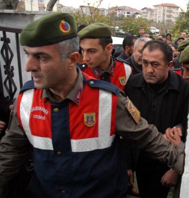 OĞLUNUN CENAZE NAMAZINI KOLUNDA JANDARMA İLE KILDI