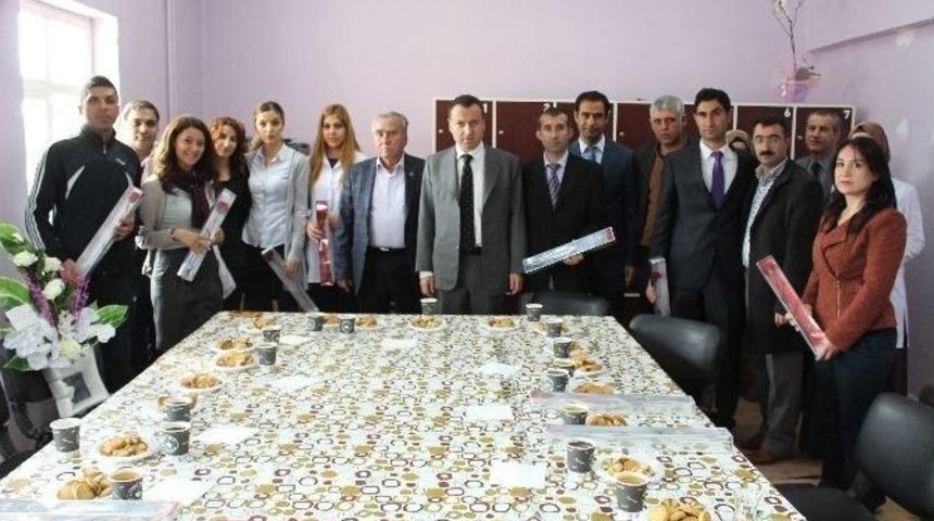 Samsat İl&ccedil;esinde &Ouml;ğretmenler G&uuml;n&uuml; T&ouml;renle Kutlandı
