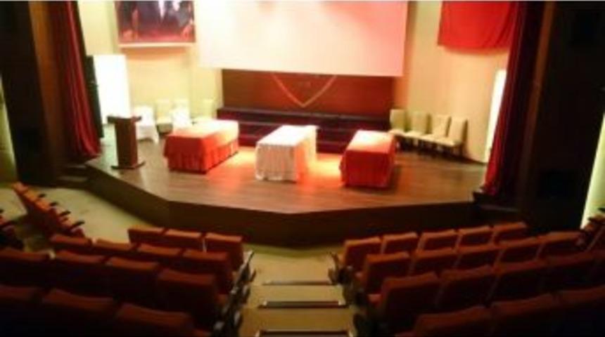 Öğretmenlerin Yemin Töreninde Davetiye Krizi