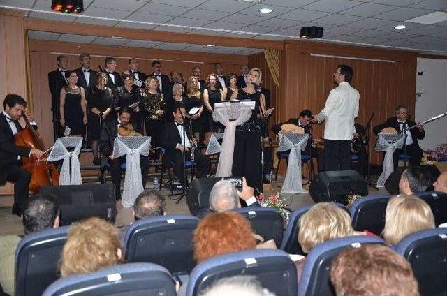 Halk Eğitimi Merkezi Türk Sanat Müziği Korosu’ndan Muhteşem Konser