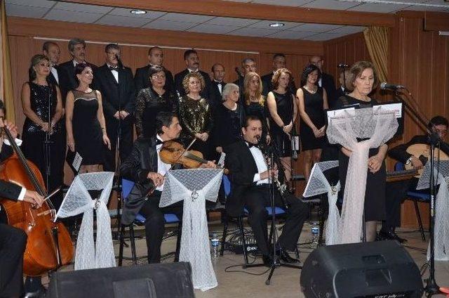 Halk Eğitimi Merkezi Türk Sanat Müziği Korosu’ndan Muhteşem Konser