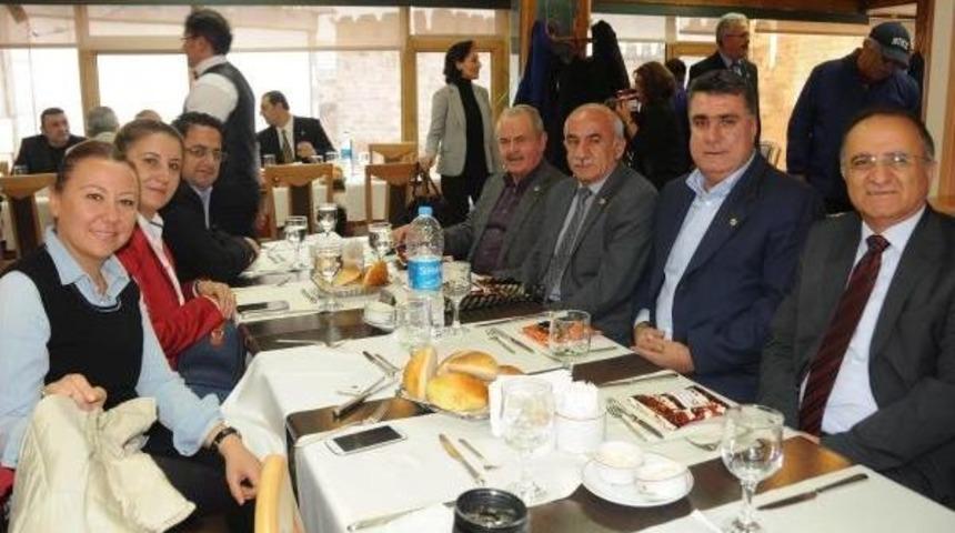 TAŞ MEKTEP MEZUNLARINDAN &Ouml;ĞRETMENLERE YEMEK