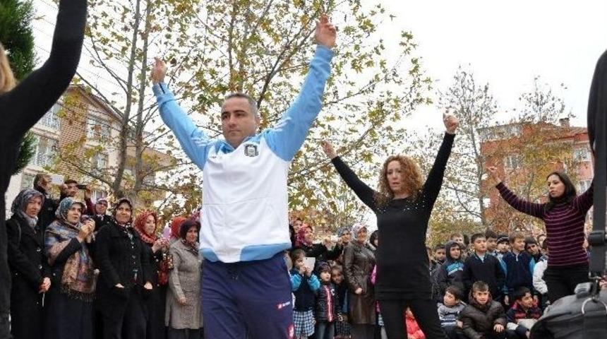 &Ouml;ğretmenlerden &Ouml;ğrencilere Harmandalı