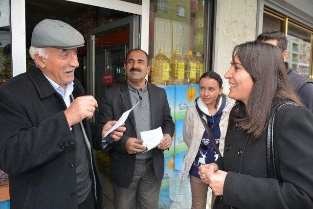 Kadınlardan Bildiri Dağıtımı 1