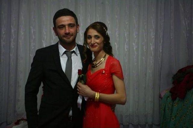 GEN&Ccedil; KIZ, NİŞAN Y&Uuml;Z&Uuml;Ğ&Uuml; TAKILDIKTAN SONRA BAYILIP HASTANELİK OLDU 2