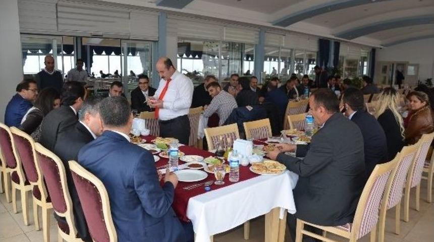 &Ouml;ğretmenlere Yemek İkramı