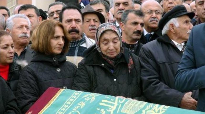 KILIÇDAROĞLU'NUN KAYINVALİDESİ GÖZYAŞLARIYLA UĞURLANDI