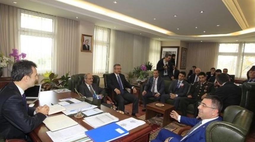 Gebze B&ouml;lge Protokol&uuml;nden Gebze Teknik &Uuml;niversitesi Rekt&ouml;r&uuml;ne Destek!