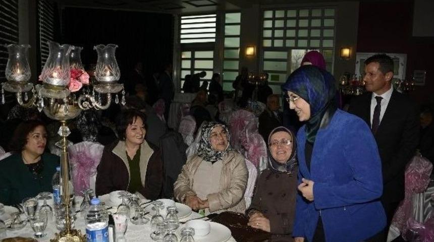 Meram Belediyesi Emekli &Ouml;ğretmenleri Bir Araya Getirdi