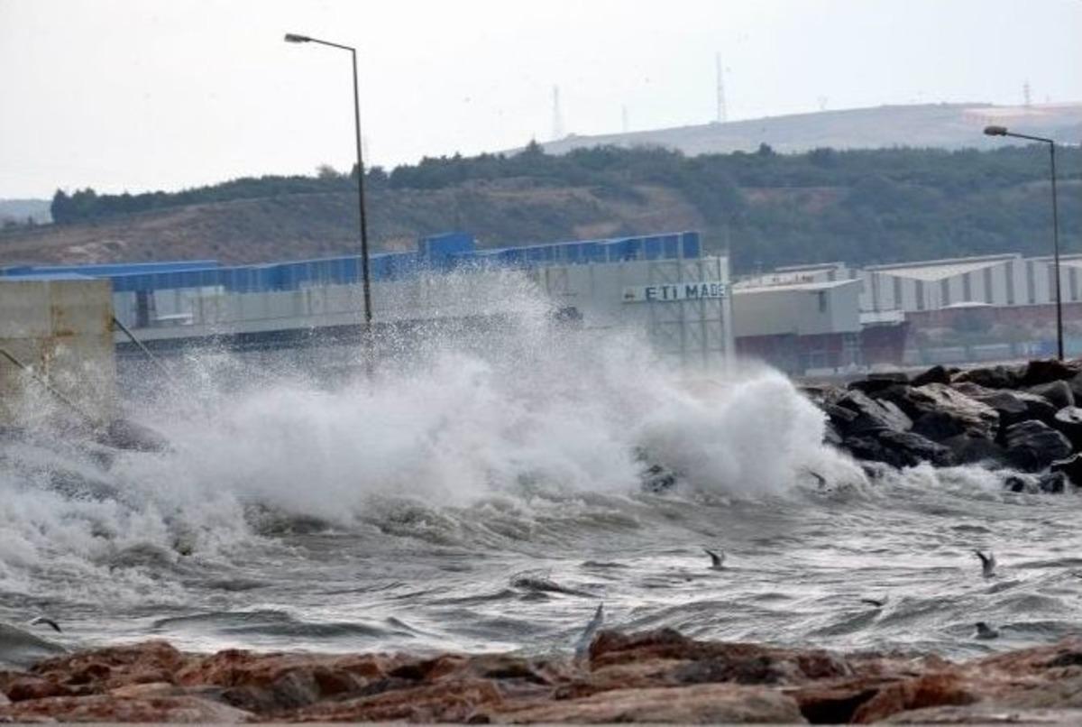 Fırtına Ve Yağmur, Bandırma&rsquo;da Etkili Oluyor
