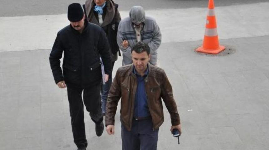 BEBEĞİNİ &Ccedil;&Ouml;P KONTEYNERİNE ATAN ANNE YAKALANDI