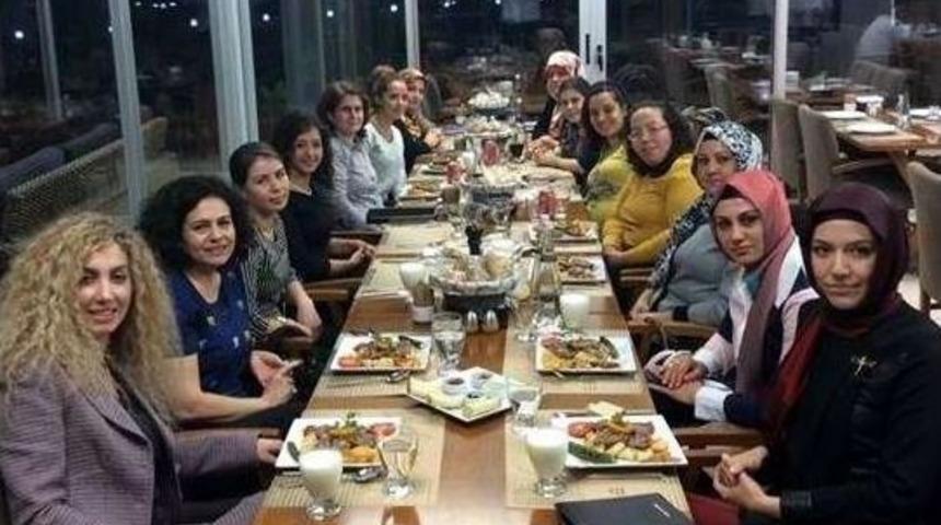 &Ouml;ğretmenler G&uuml;n&uuml; Nedeniyle Yemekte Bir Araya Geldiler