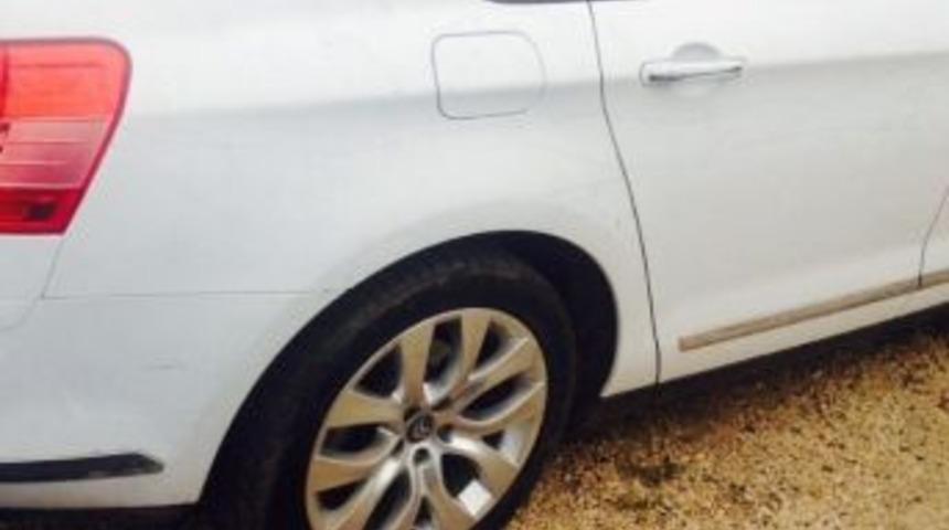 Ceza Kesilen Seyyar Satıcı Zabıta Şefinin Aracının Lastiklerini Patlattı