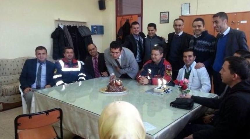Beyşehir&rsquo;de Jandarmadan &Ouml;ğretmenlere Yaş Pastalı Kutlama