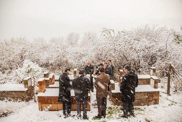 (özel Haber) Emekli Öğretmen Mezarı Başında Anıldı