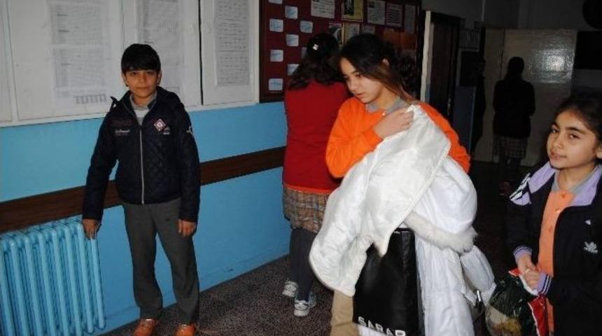 Kalorifer Yanmayan Okulda Paltoyla Eğitim