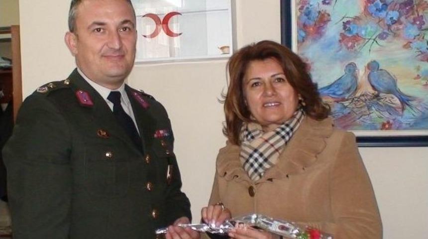 Ereğli Jandarmasından &Ouml;ğretmenlere &Ccedil;i&ccedil;ek