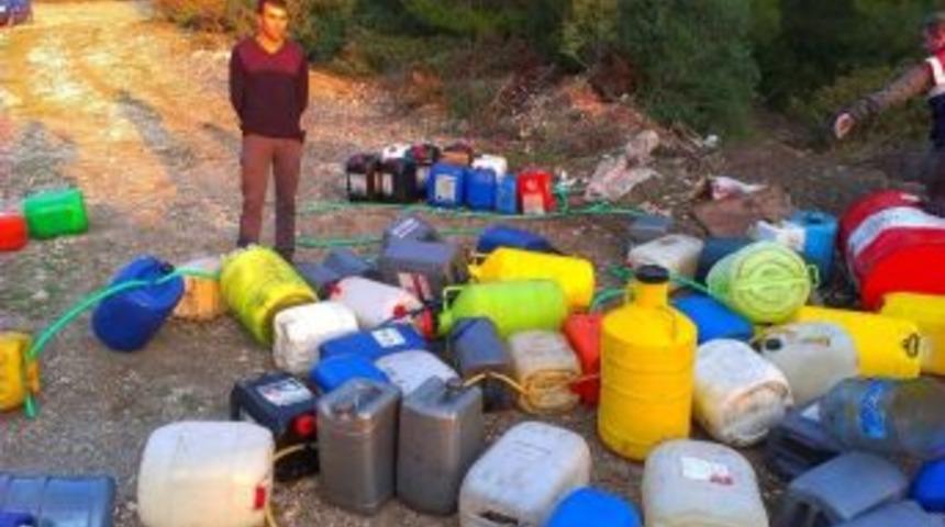 Kamyoncudan Mazot &Ccedil;alıp Kamyoncuya Satarken Yakalandı