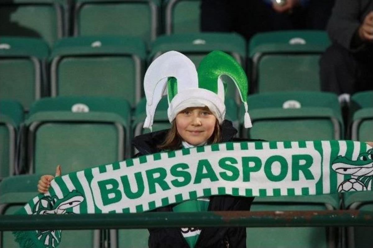 Bursaspor&rsquo;a Fenerbah&ccedil;e Ma&ccedil;ında Taraftarından Muhteşem Destek