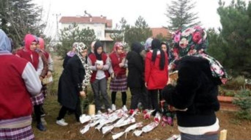 &Ouml;ğretmenlerini Unutmadılar